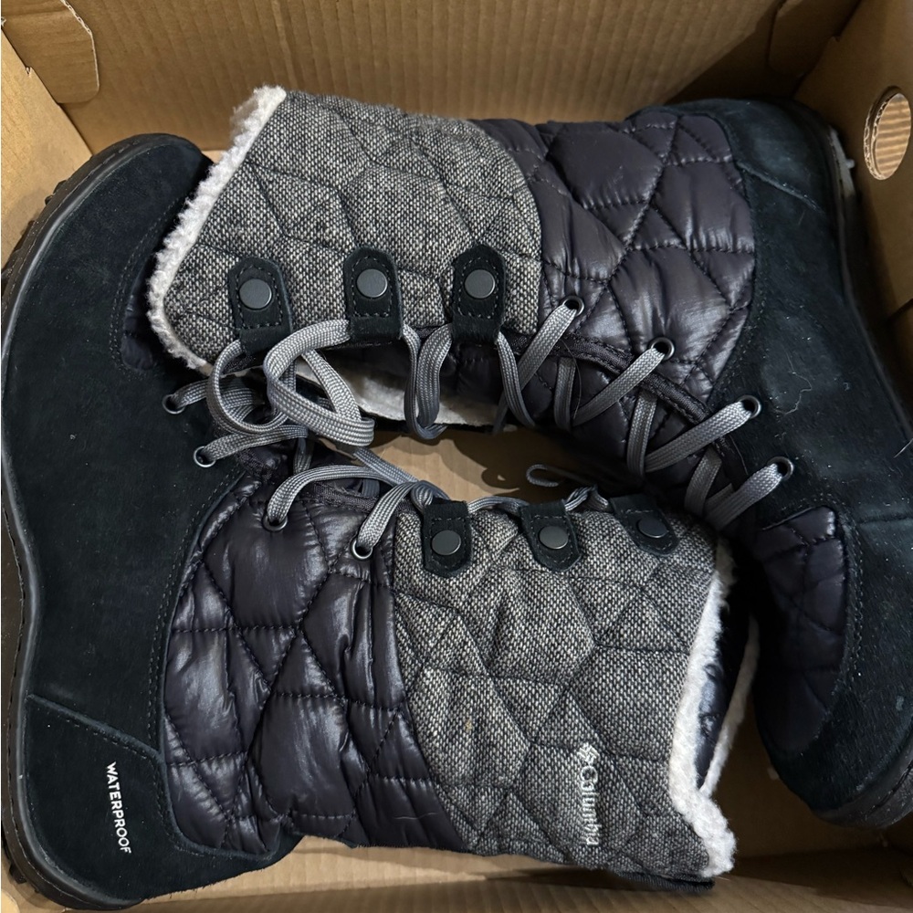 Columbia Women's Quilted Black and Gray Winter Boots